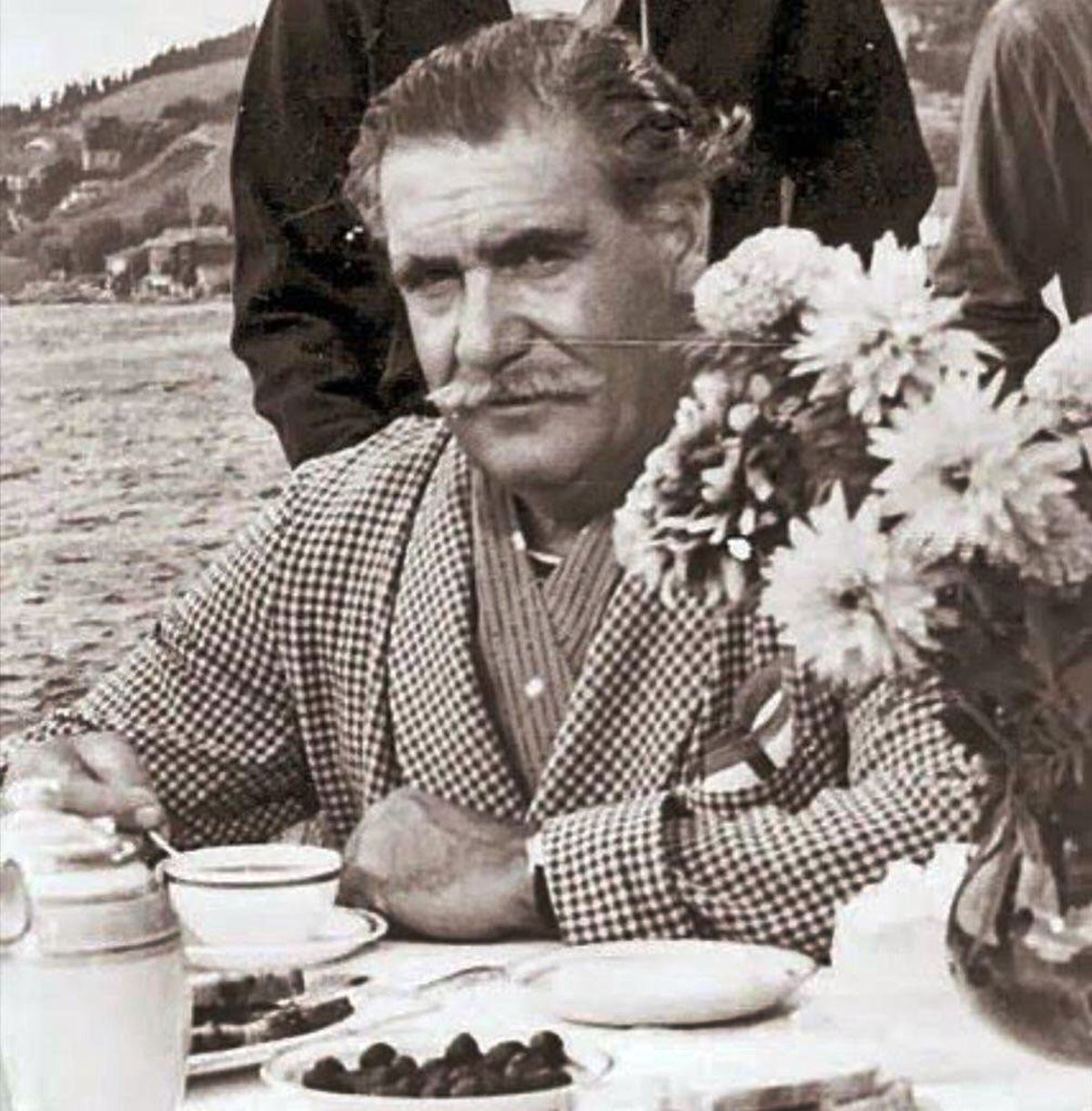 hulusi-kentmen-tiyatrosu-acildi-mi