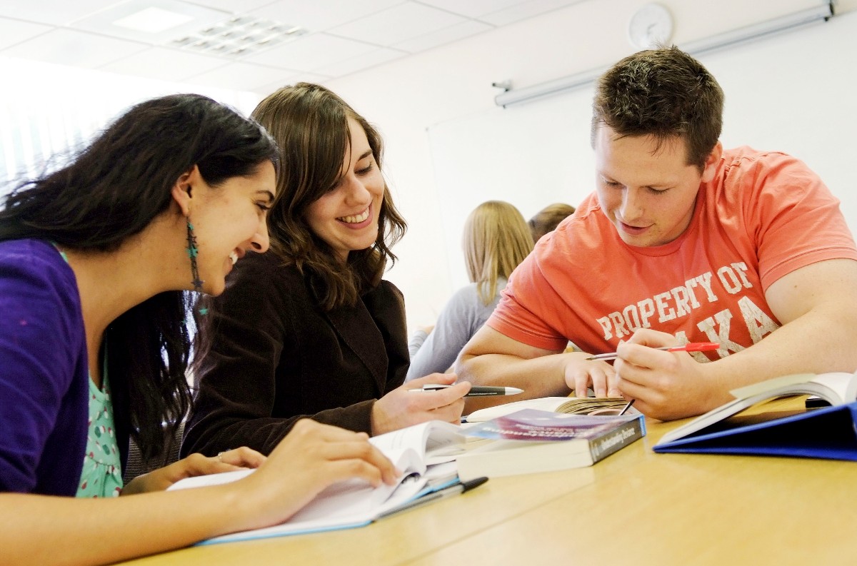 üniversite öğrencileri para