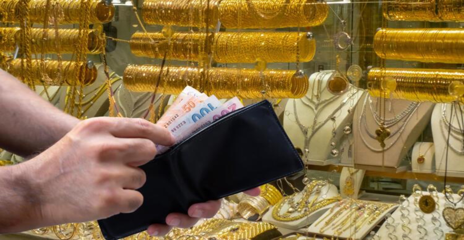 Altın fiyatları yükselmeye devam ederken, yatırımcılar birikimlerini nasıl değerlendireceklerini merak ediyor. P