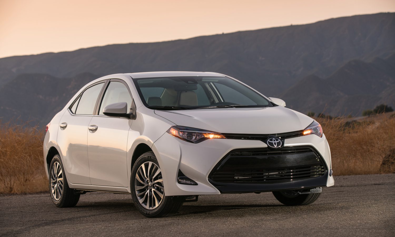 2018-toyota-corolla-eco-029-8b7a95aab1d808b3176ecff4e92dcb74e177dcaf-1500x900