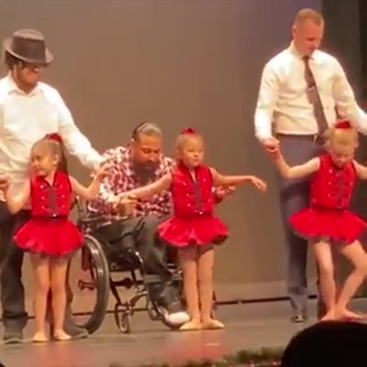 bedensel-engelli-babanin-kizina-jesti