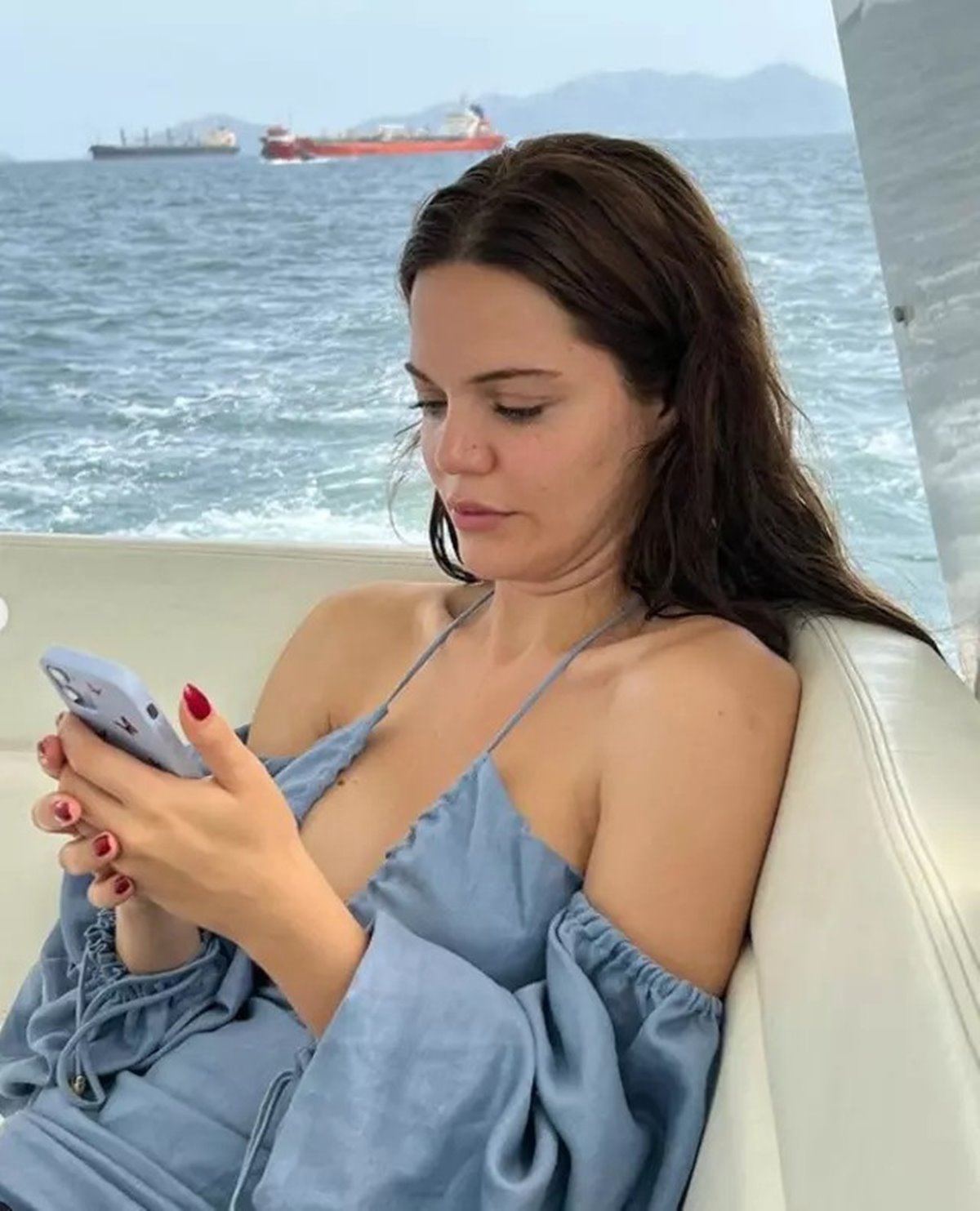 hilal-altinbilek-dekolte