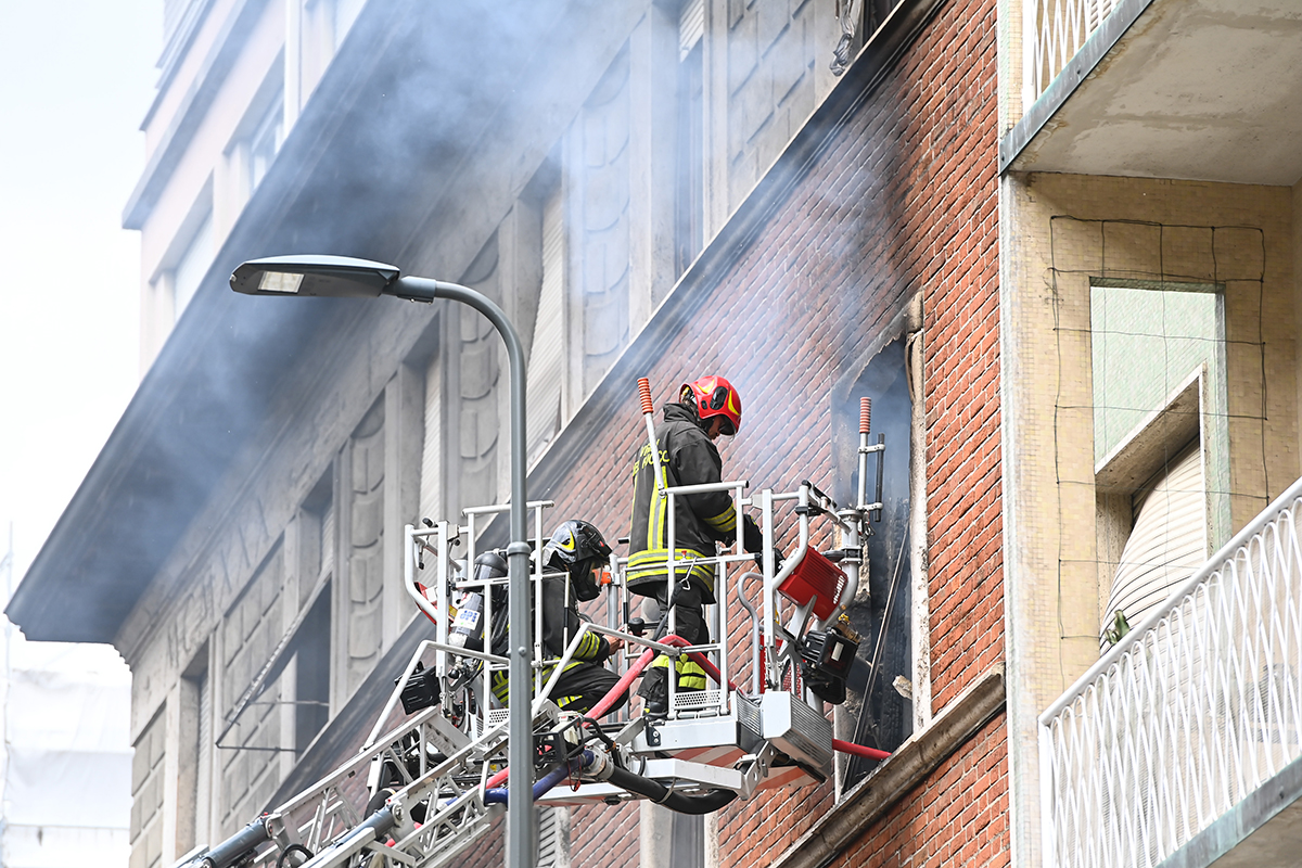 aa-20230511-31109132-31109127-italyanin-milano-kent-merkezinde-patlama-meydana-geldi-copy