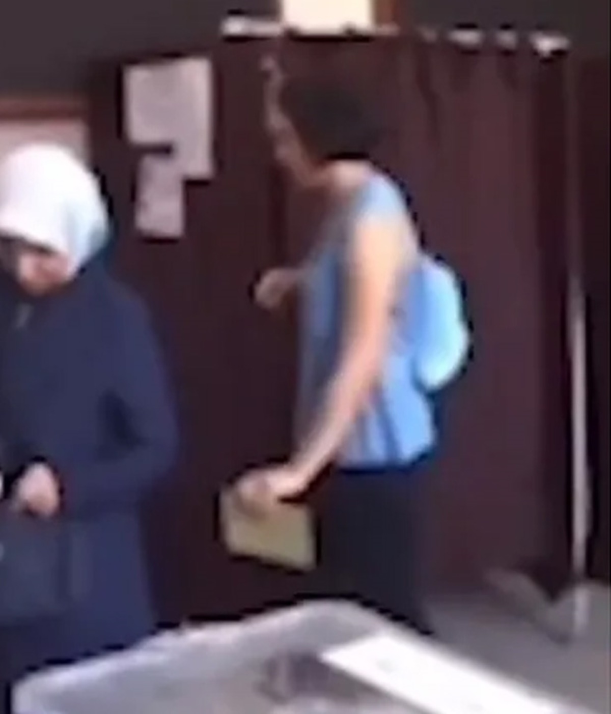 zehra-cilingiroglu-oy-zarfini-sandiga-atmayi-unuttu-1