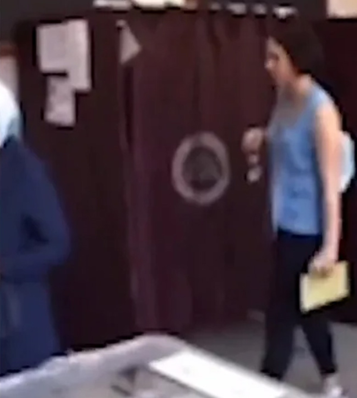 zehra-cilingiroglu-oy-zarfini-sandiga-atmayi-unuttu-2