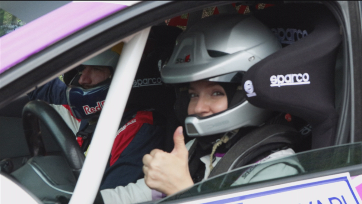 hayallerinde-engel-tanimadi-dunyadaki-iki-ralli-pilotundan-biri-olmayi-basardi-9246-dhaphoto17