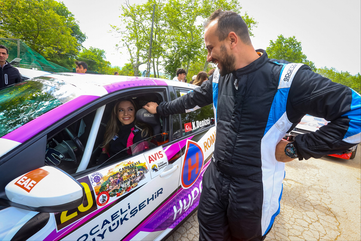 hayallerinde-engel-tanimadi-dunyadaki-iki-ralli-pilotundan-biri-olmayi-basardi-9246-dhaphoto5