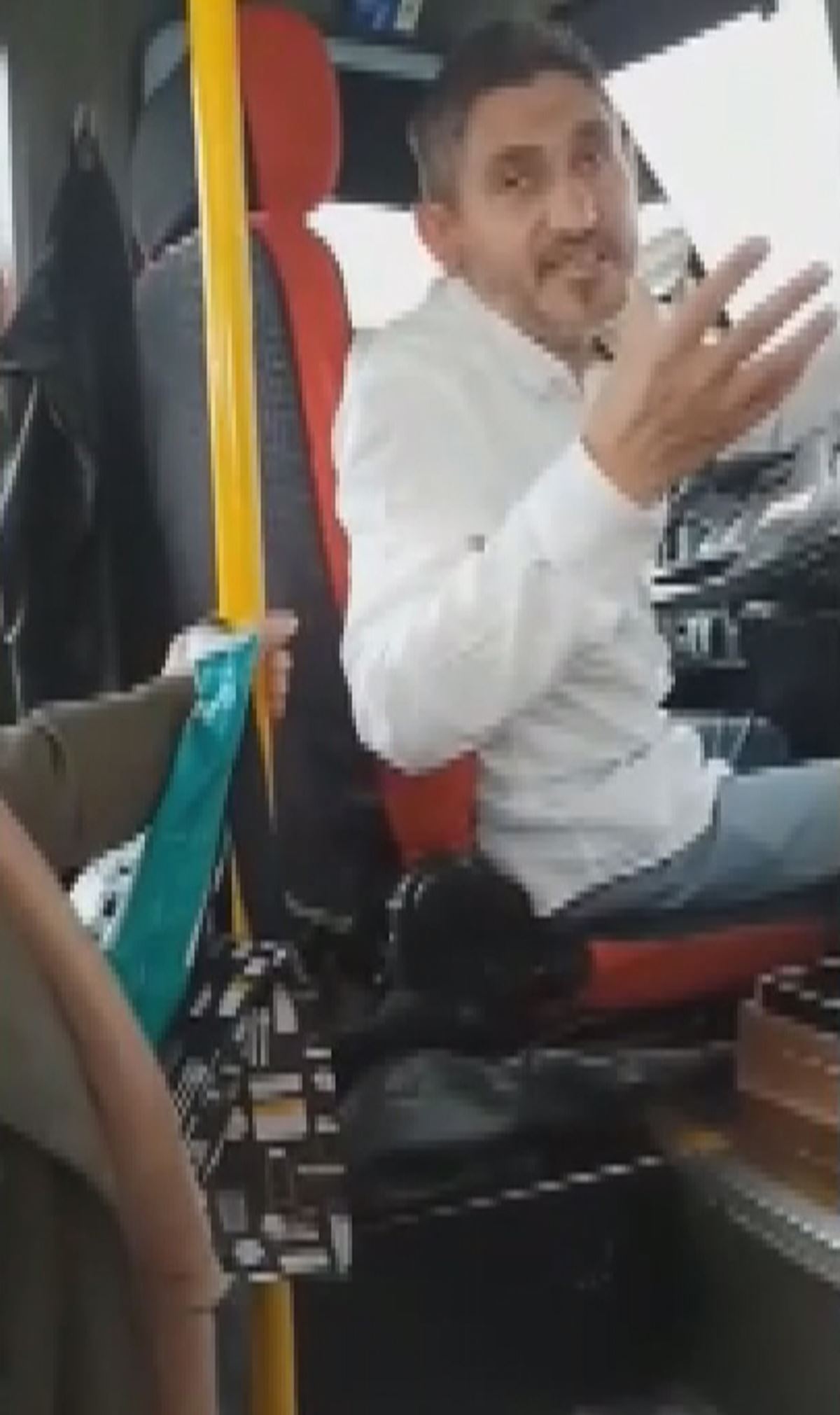 beek-arabasindan-ucret-isteyen-minibus-soforu-2