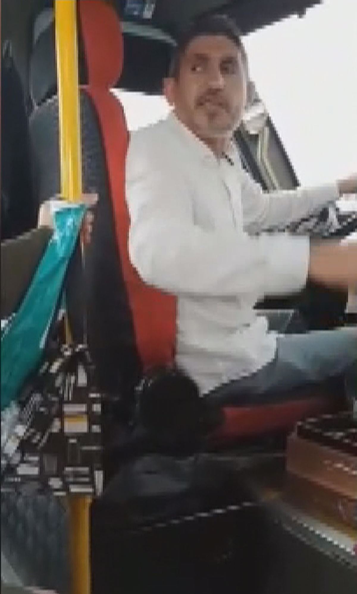 beek-arabasindan-ucret-isteyen-minibus-soforu-3