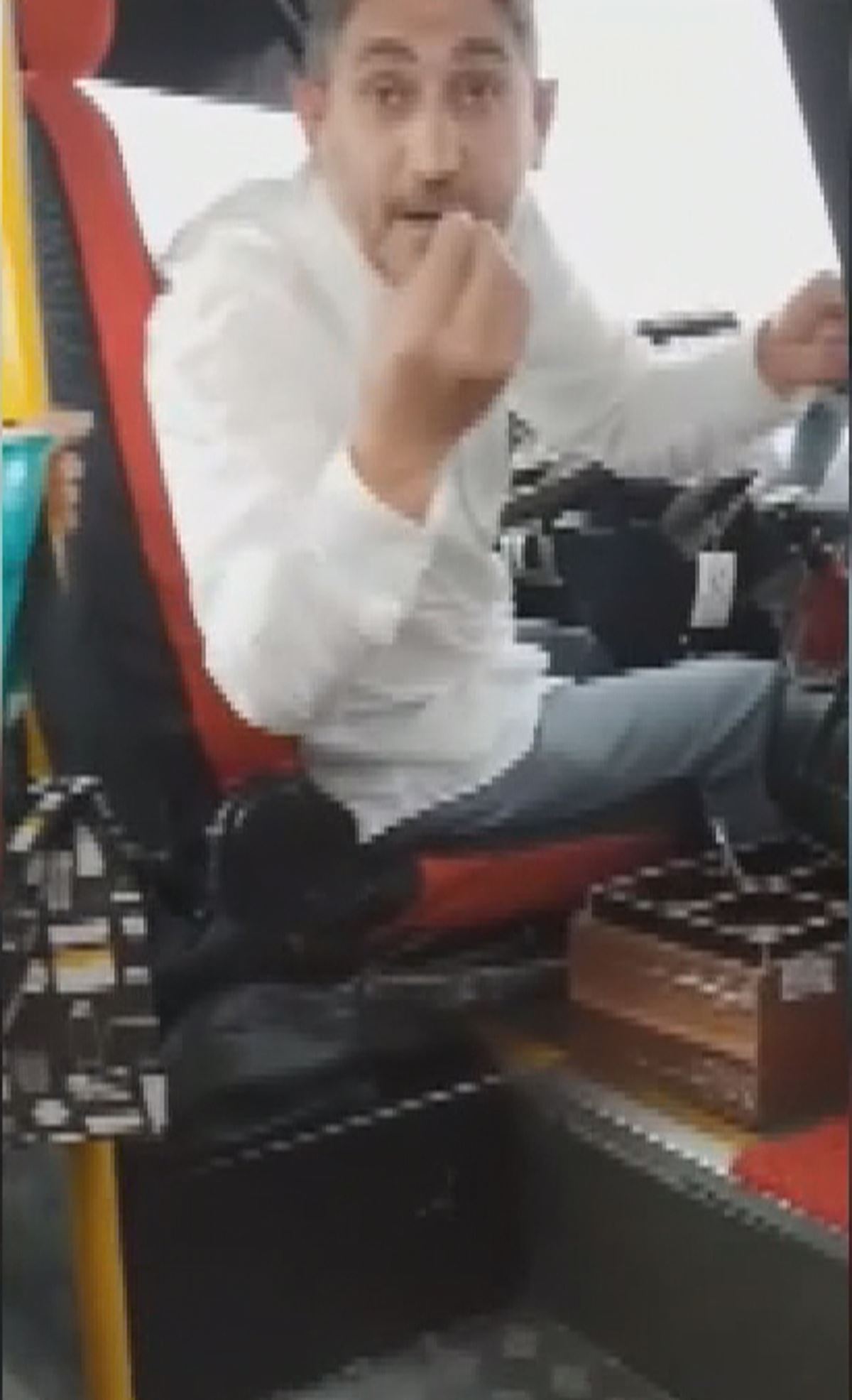 beek-arabasindan-ucret-isteyen-minibus-soforu-5