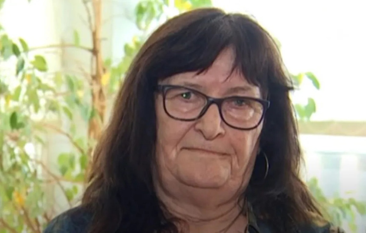 gozunde-tasla-yasayan-kadin-1