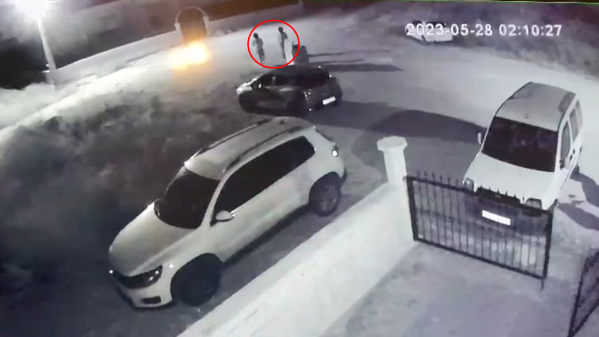 arac-kundaklama-kameralara-yakalandi-antalya