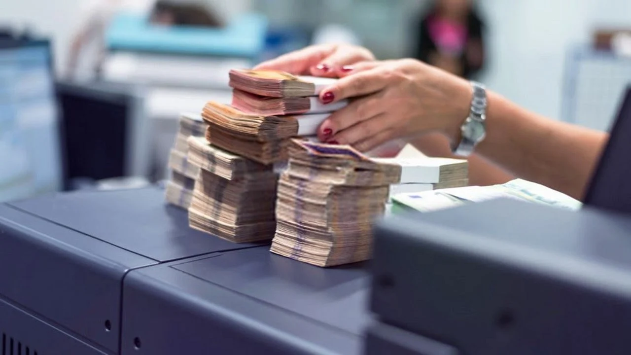 uc-banka-duyuru-yapti-uygun-faiz-oranlari-ile-kredi-donemi-basliyor-1280x720