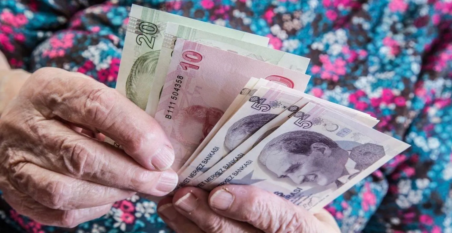 emeklilere-zam-mujdesi-erken-geldi-o-tarihte-kallavi-zam-ile-1300-tl-ek-odeme-alacaklar-817254961