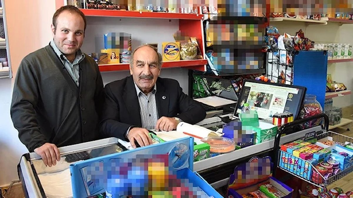 eski-bakan-hamdi-ucpinarlarin-oglu-menderes-ucpinarlar-bakkalik-yapiyor