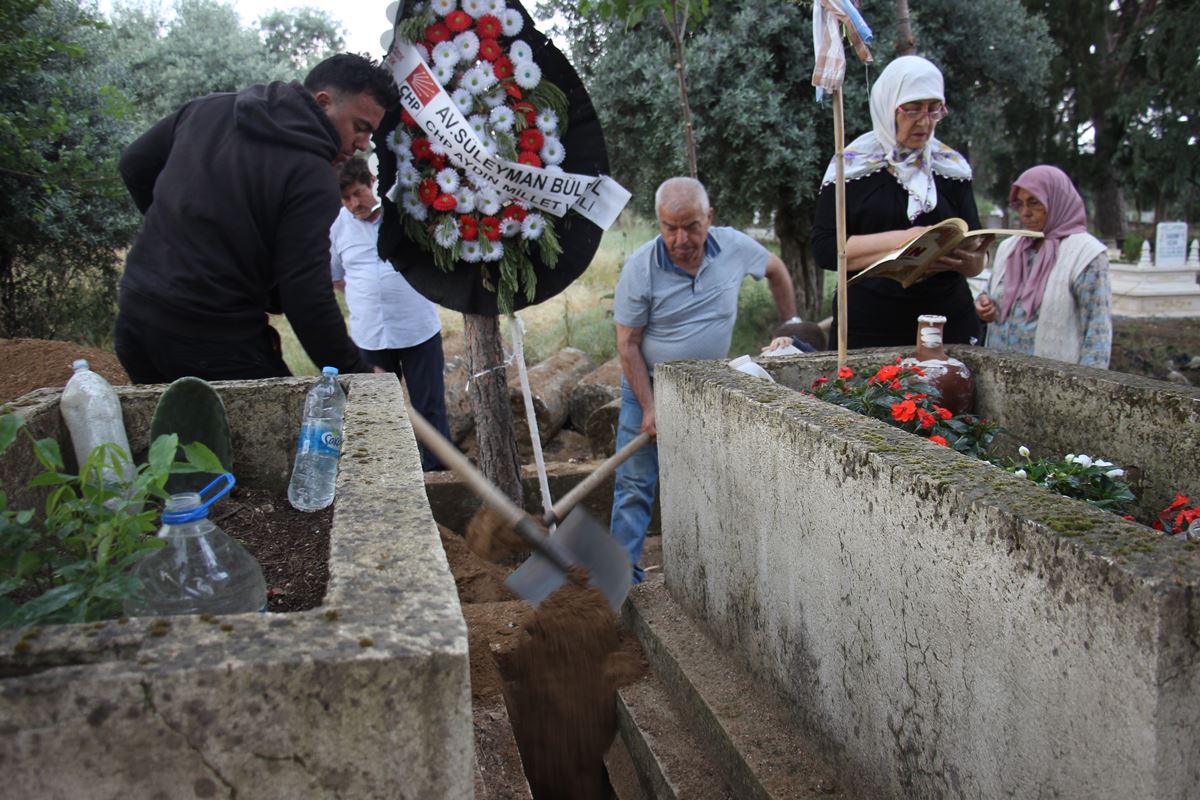 mezarlikta-15-yillik-hummali-calismanin-gizemi-olunce-ortaya-cikti-2