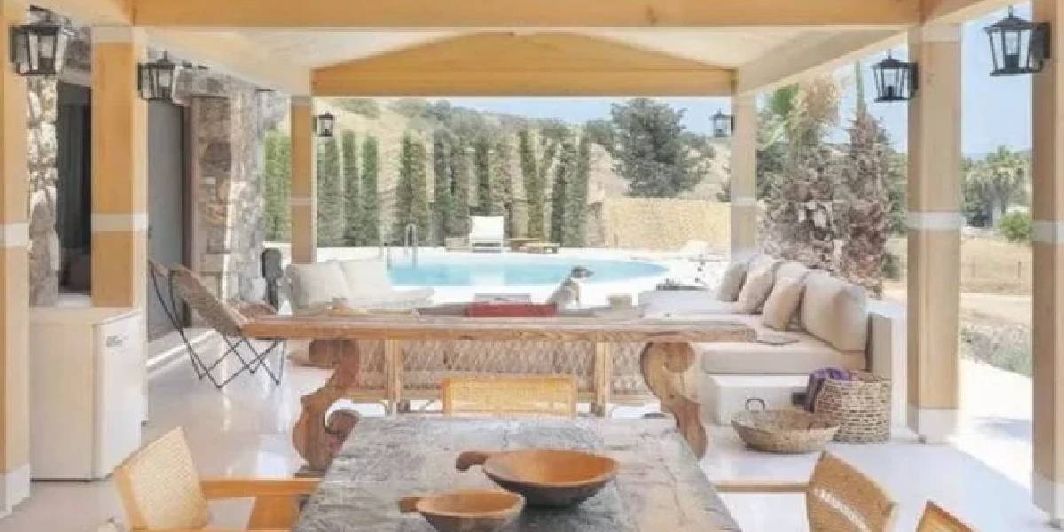 zeynep-bastik-urla-ev