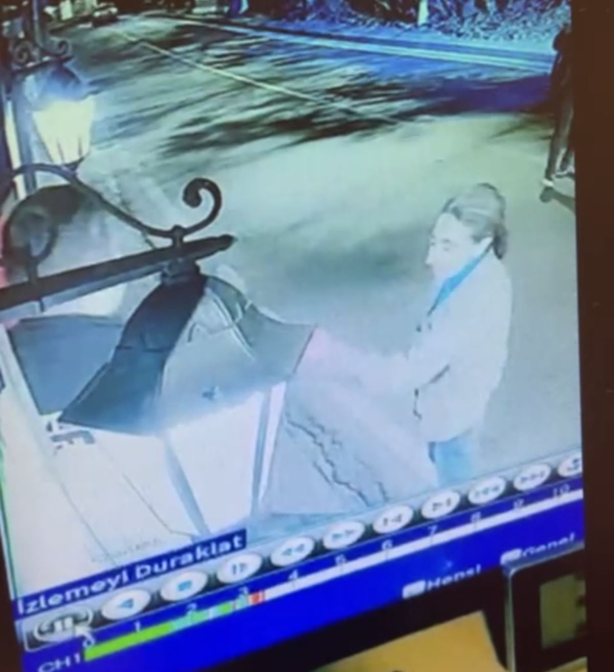 sezen-aksunun-takintili-hayrani-eve-zorla-girmeye-calisti-4