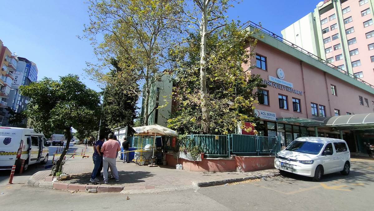 yasli-adam-bankta-oldu-kimse-fark-etmedi-5