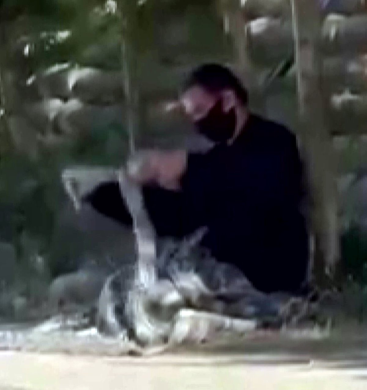 kadin-kiligina-giren-dilenci-2