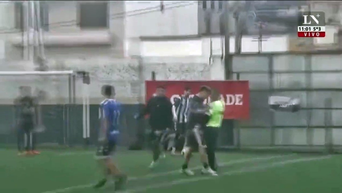 hakeme-saldiran-futbolcu-olduruldu-1