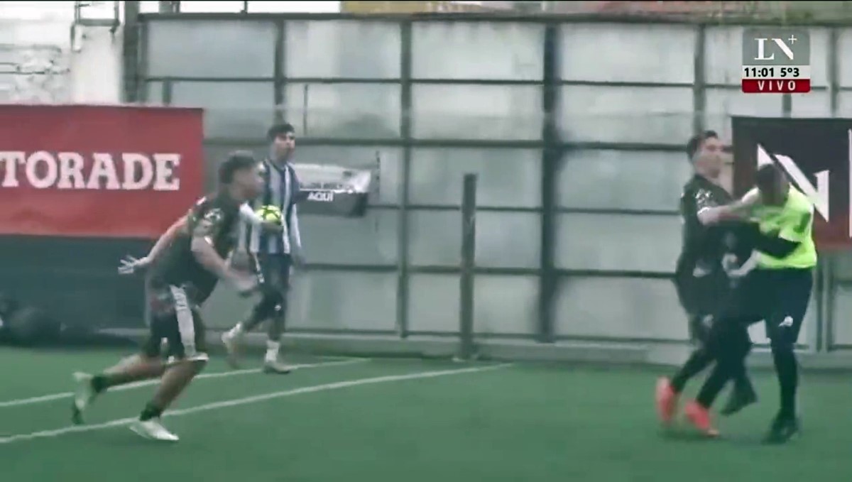 hakeme-saldiran-futbolcu-olduruldu-2