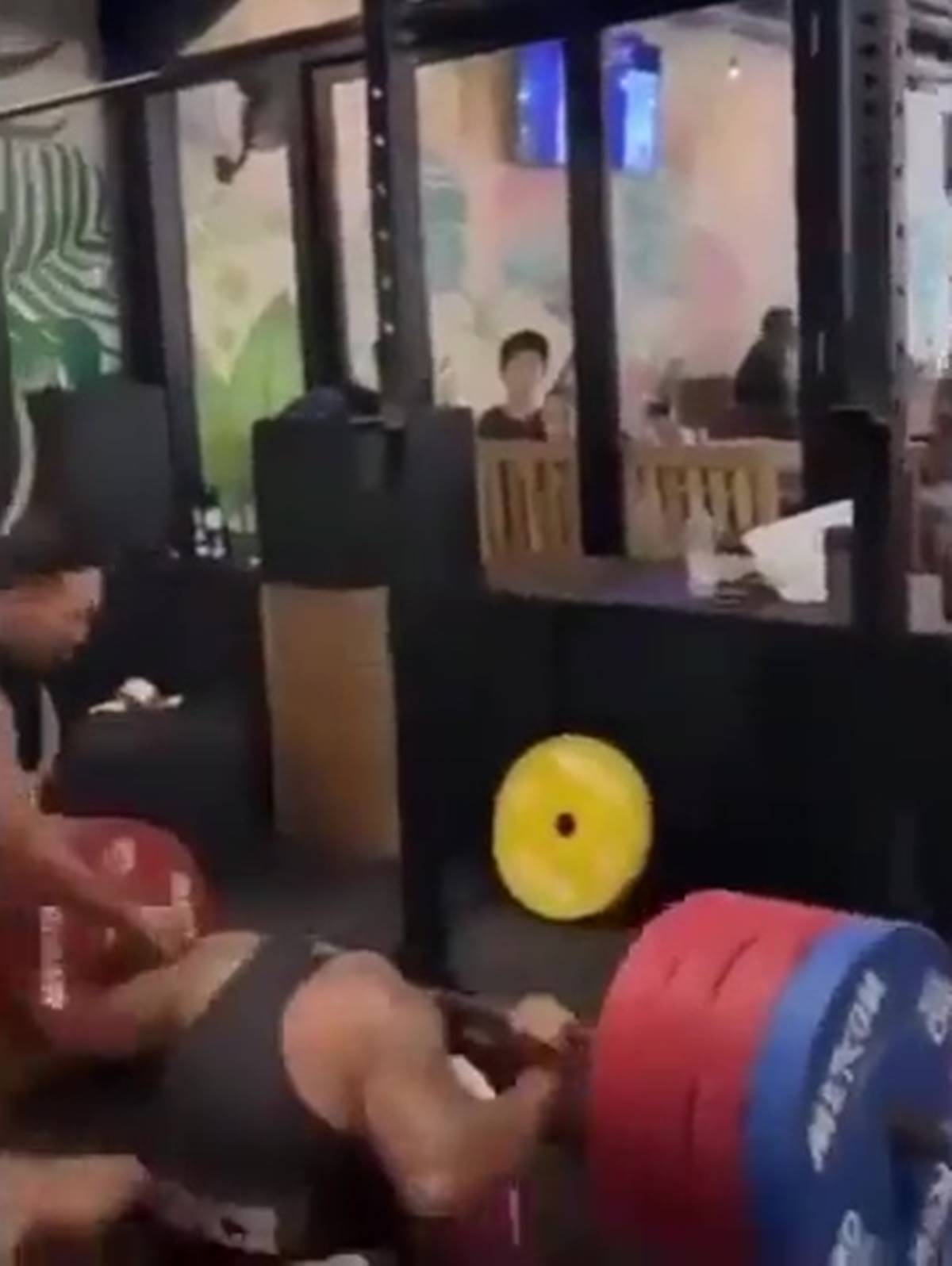 halterin-altinda-kalip-oldu-3