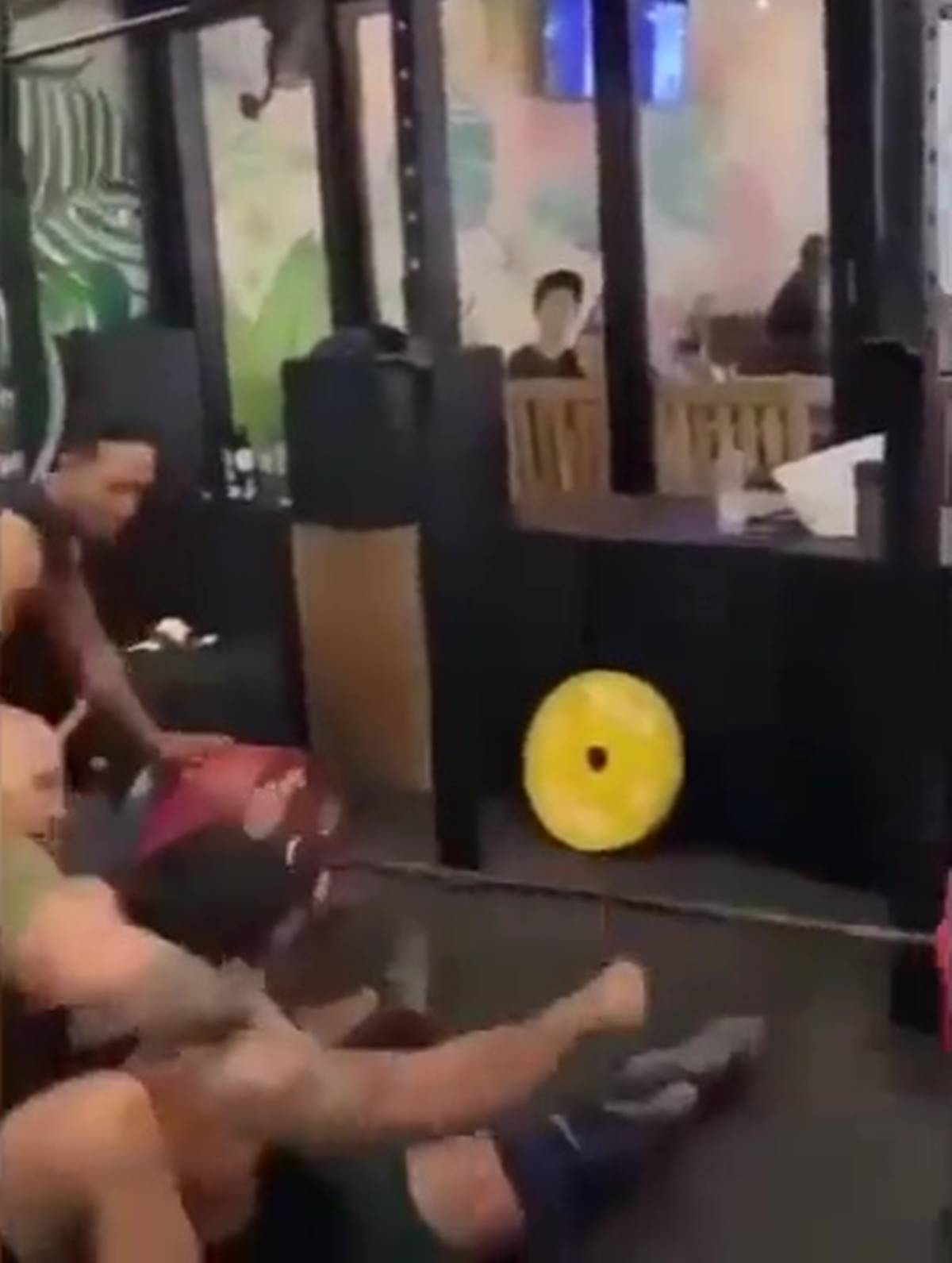 halterin-altinda-kalip-oldu-4