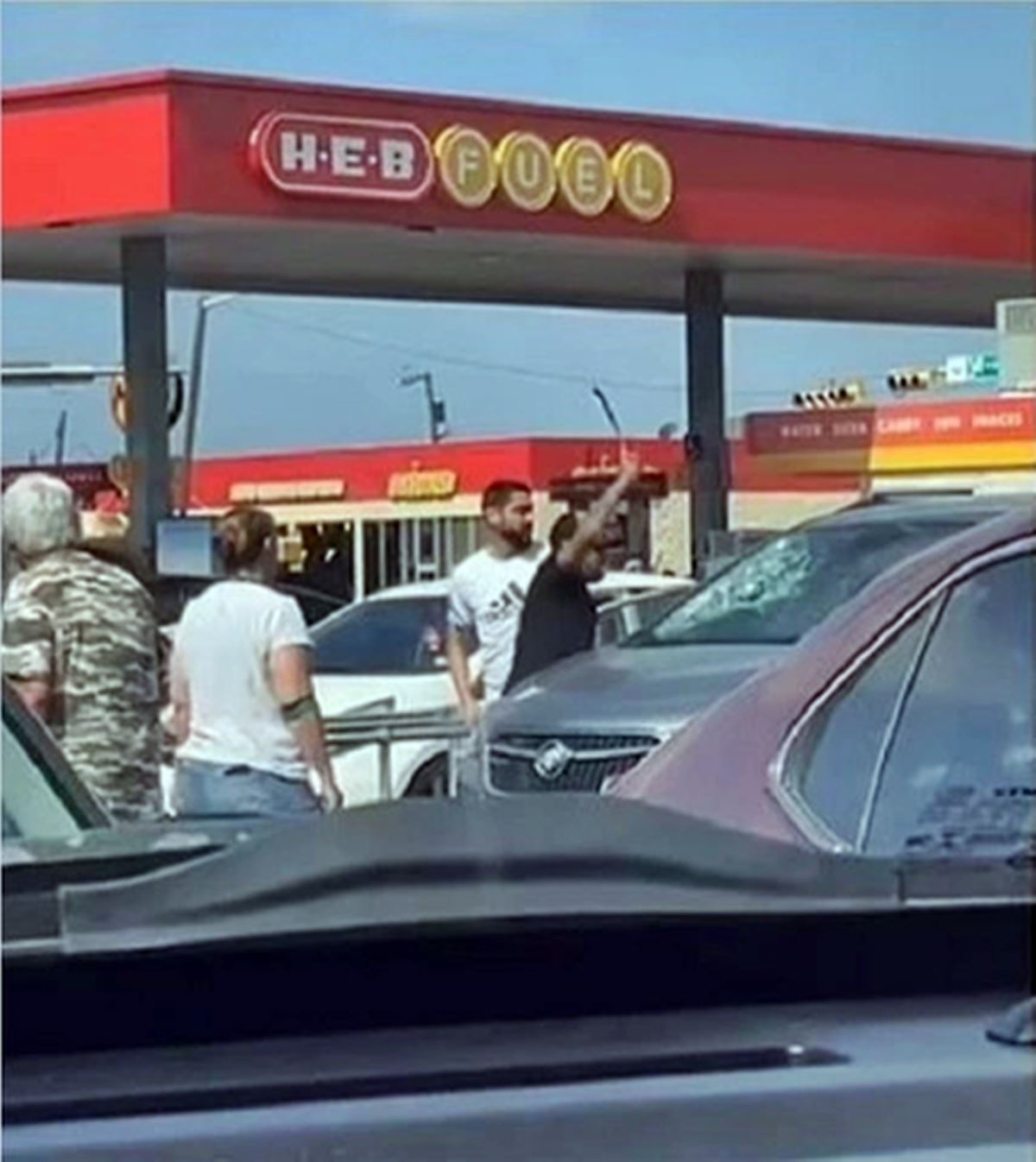 kavurucu-sicakta-bebegini-arabada-unuttu-1