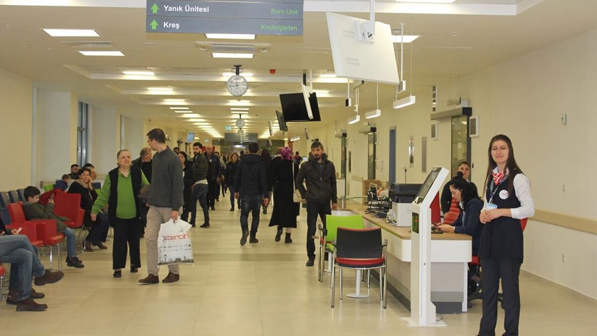 hasta-karsilama-ve-yonlendirme-gorevlisi-nasil-olunur