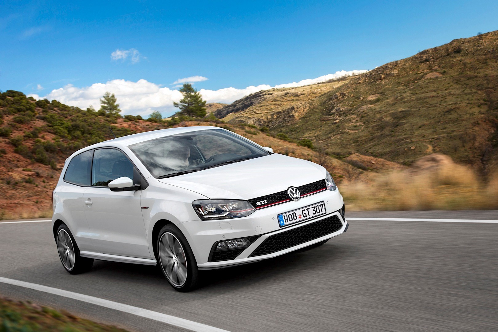2015-volkswagen-polo-gti-6r-facelift-new-photos-and-details-released-9