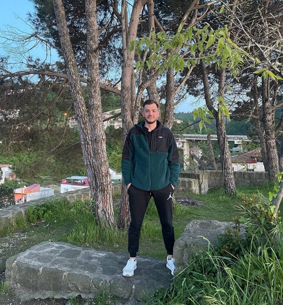 ayagina-capa-baglayip-denize-atladi-intihar-etti-8