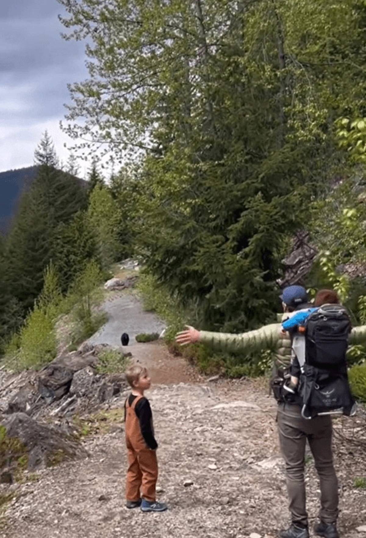 doga-yuruyusunde-ayiyla-karsilastilar-2