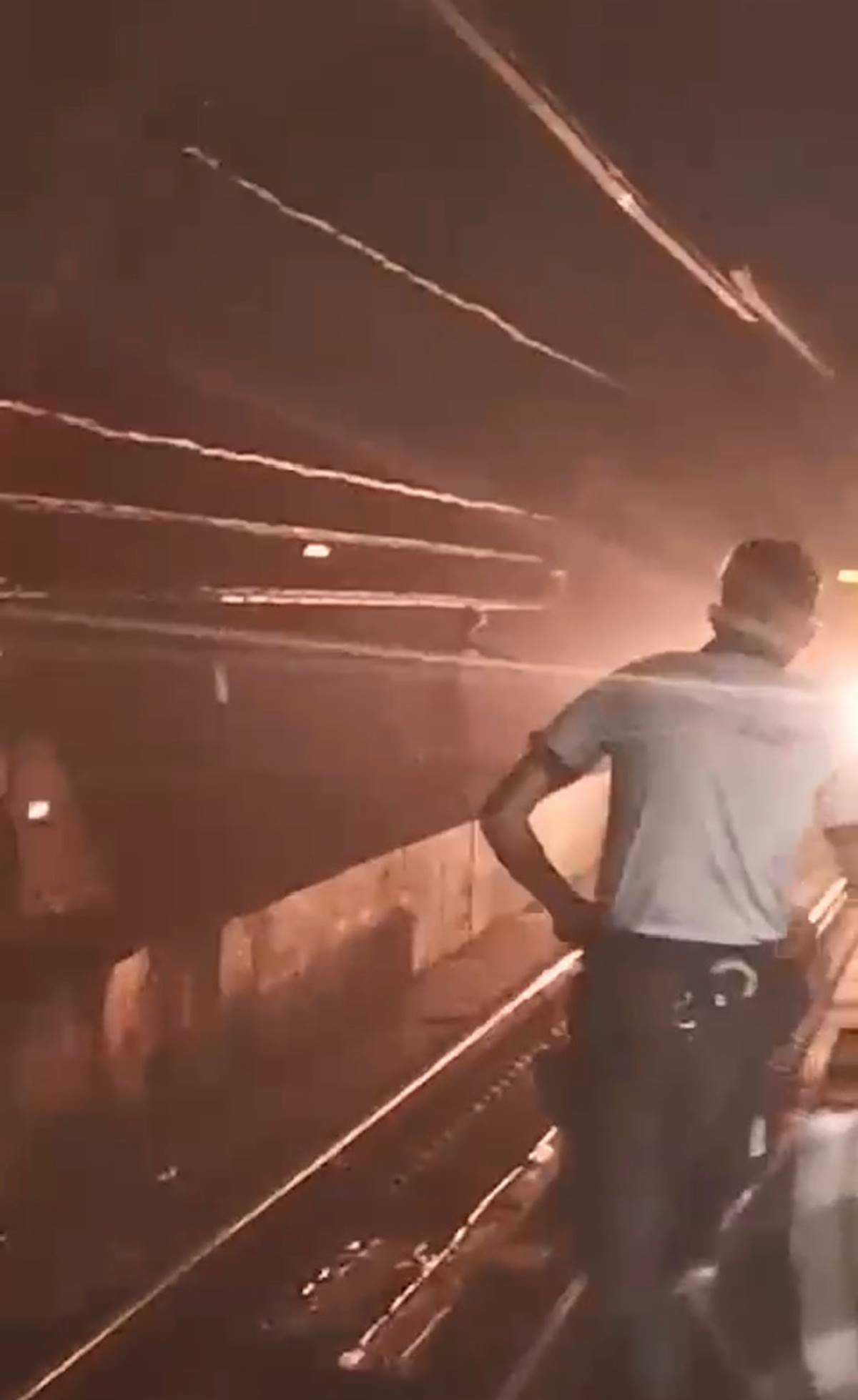 marmarayda-trenin-onune-atladi-2