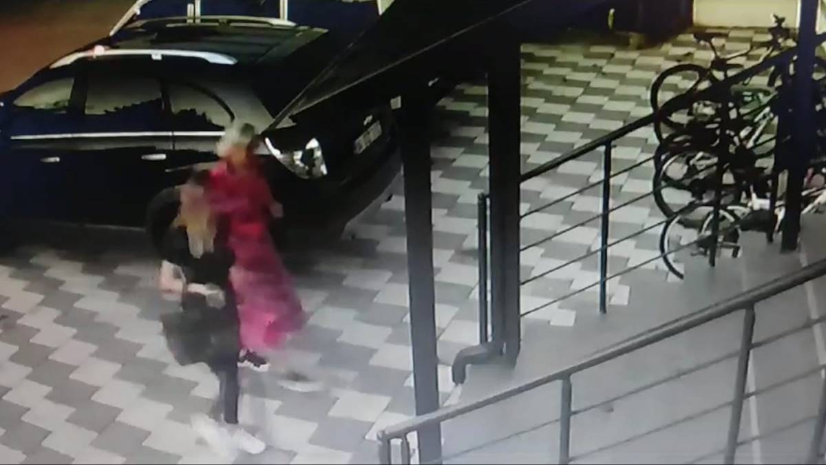 ayakkabi-hirsizlari-kamerada-6