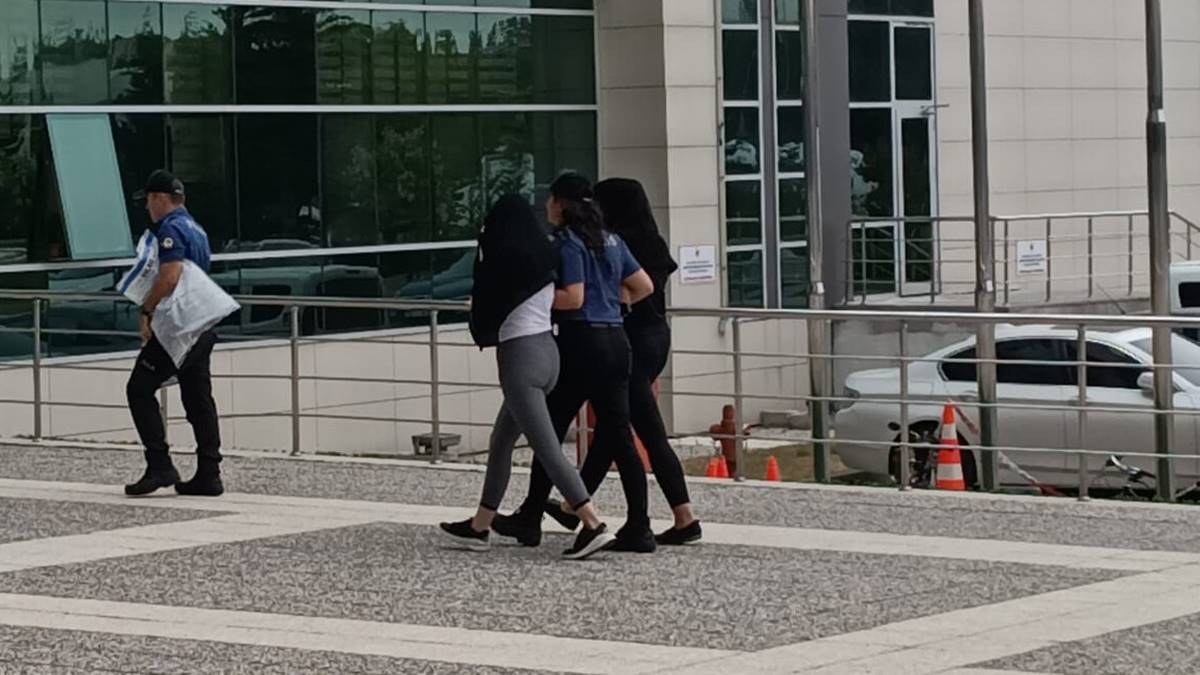 ayakkabi-hirsizlari-kamerada-7