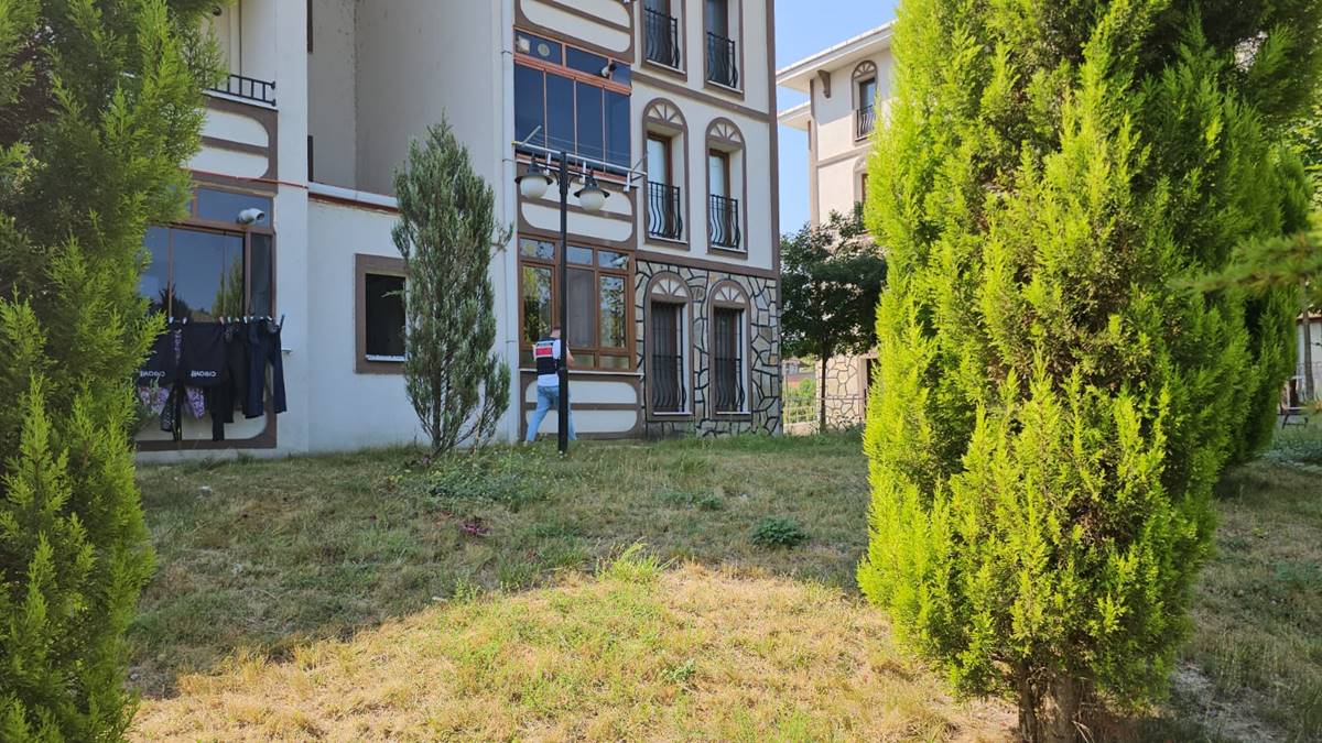 annesini-oldurup-cesedini-parcaladi-1