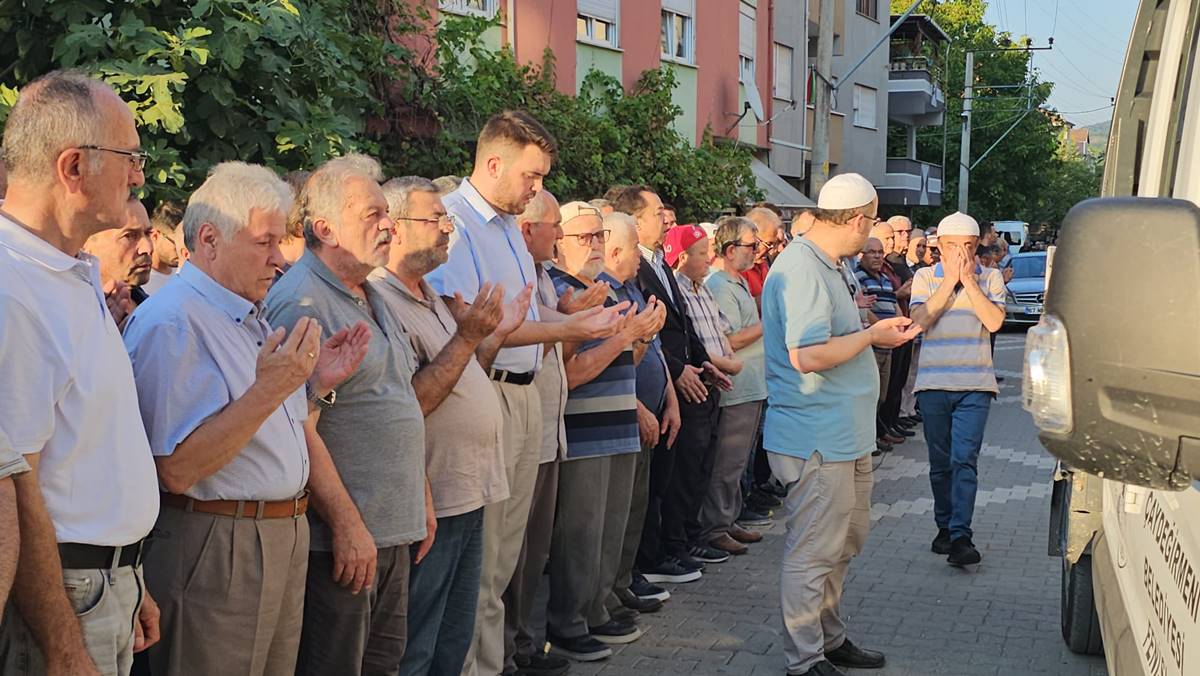 annesini-oldurup-cesedini-parcaladi-2