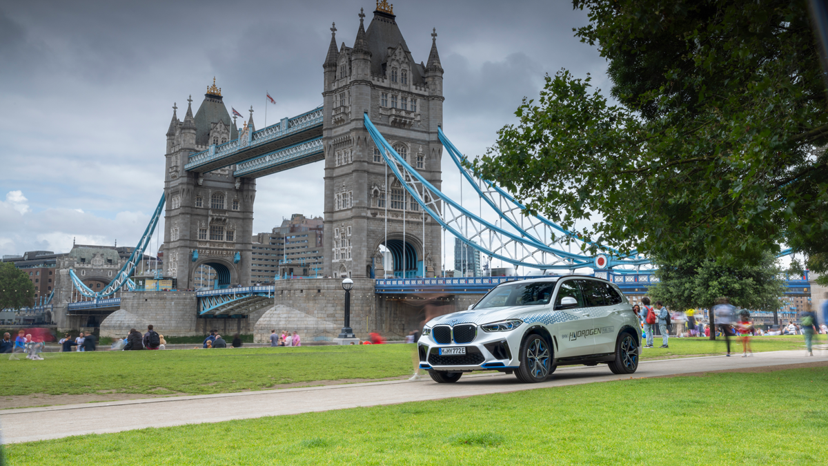 bmw-ix5-hydrogen-londra-sokaklarinda.png