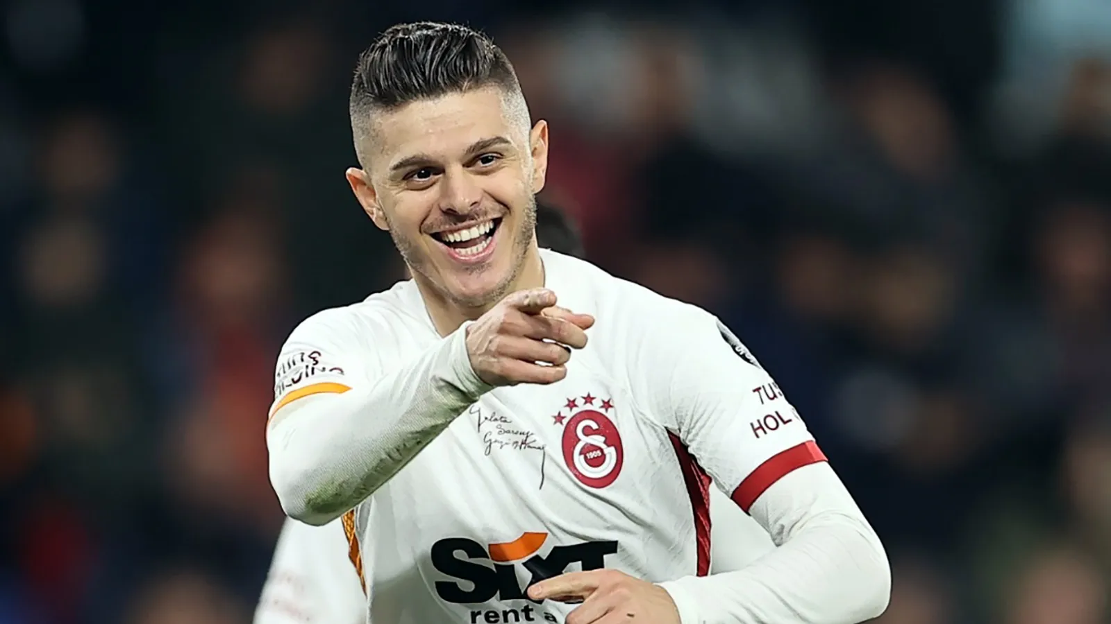 galatasarayin-yildizi-milot-rashicanin-menajerinden-transfer-aciklamasi-m7ka