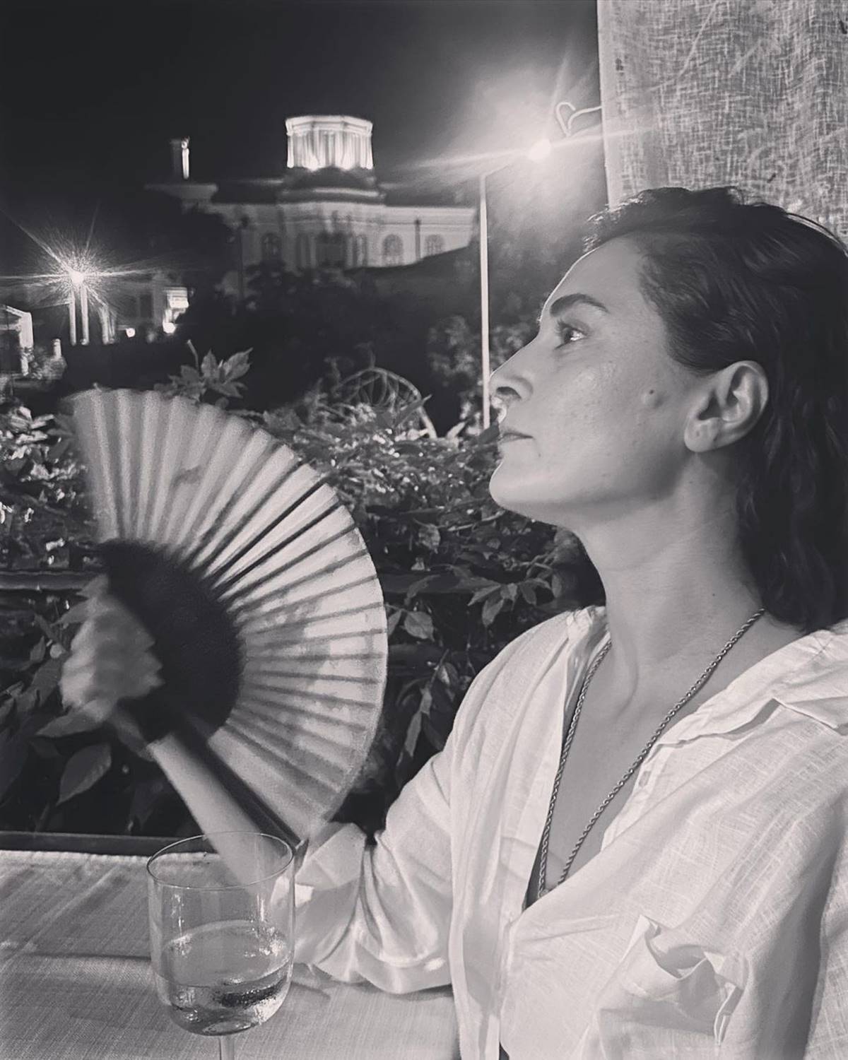 aslihan-gurbuzun-yanagindaki-sislik-nedir-1