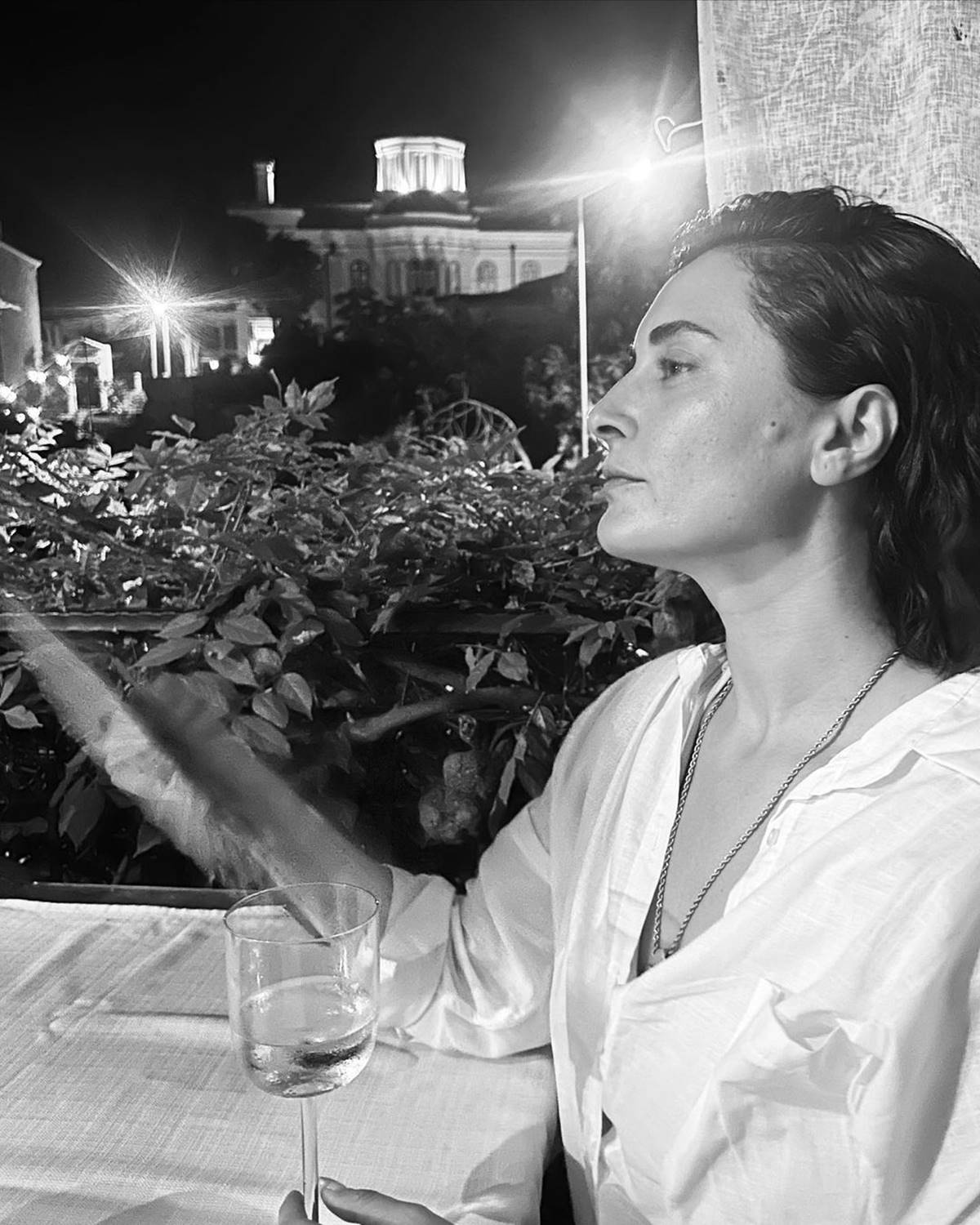 aslihan-gurbuzun-yanagindaki-sislik-nedir-2