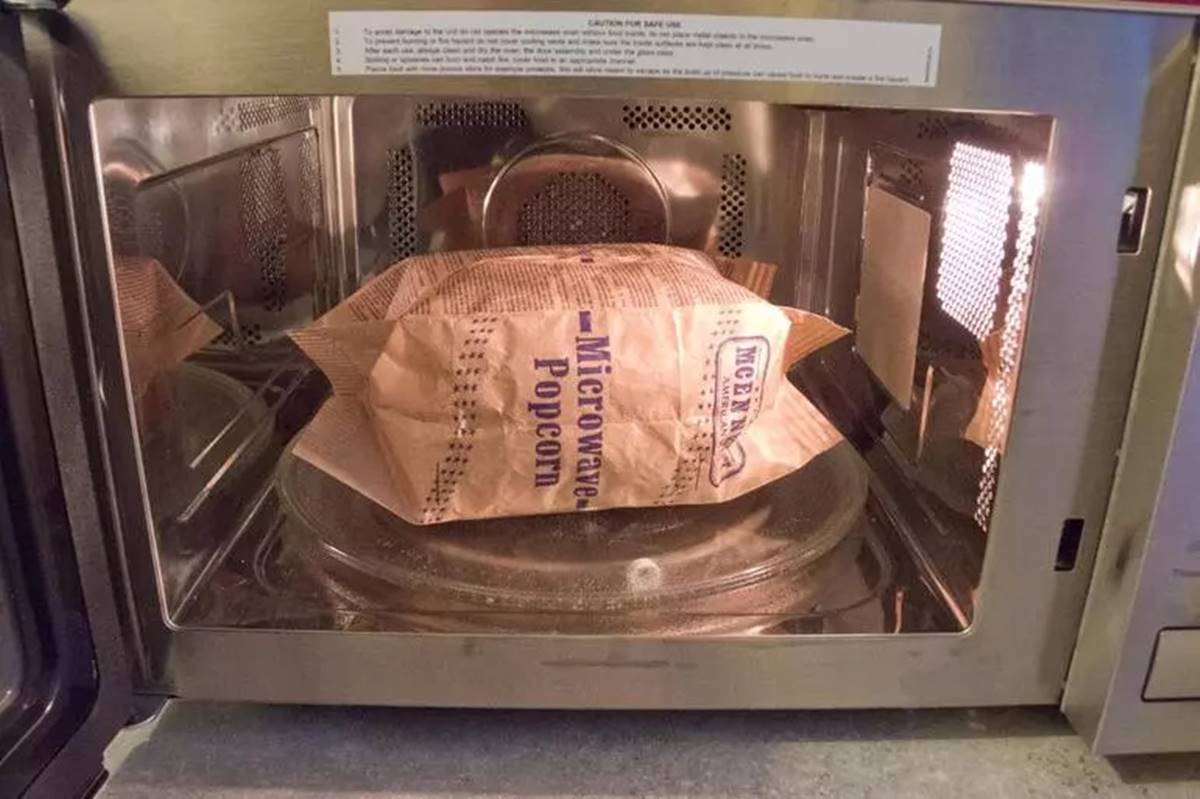 mikrodalgada-misir-patlatmak-zararli-mi-1