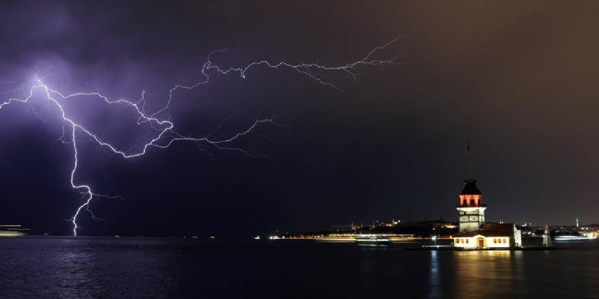 istanbul-elektirk-firtinasi