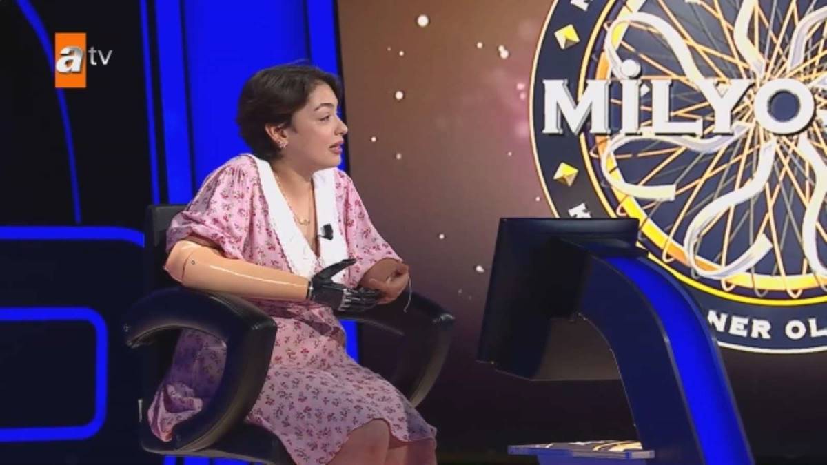 kim-milyoner-olmak-ister-kenan-imirzalioglu-rabia-birsen-guvercini-alnindan-optu-2