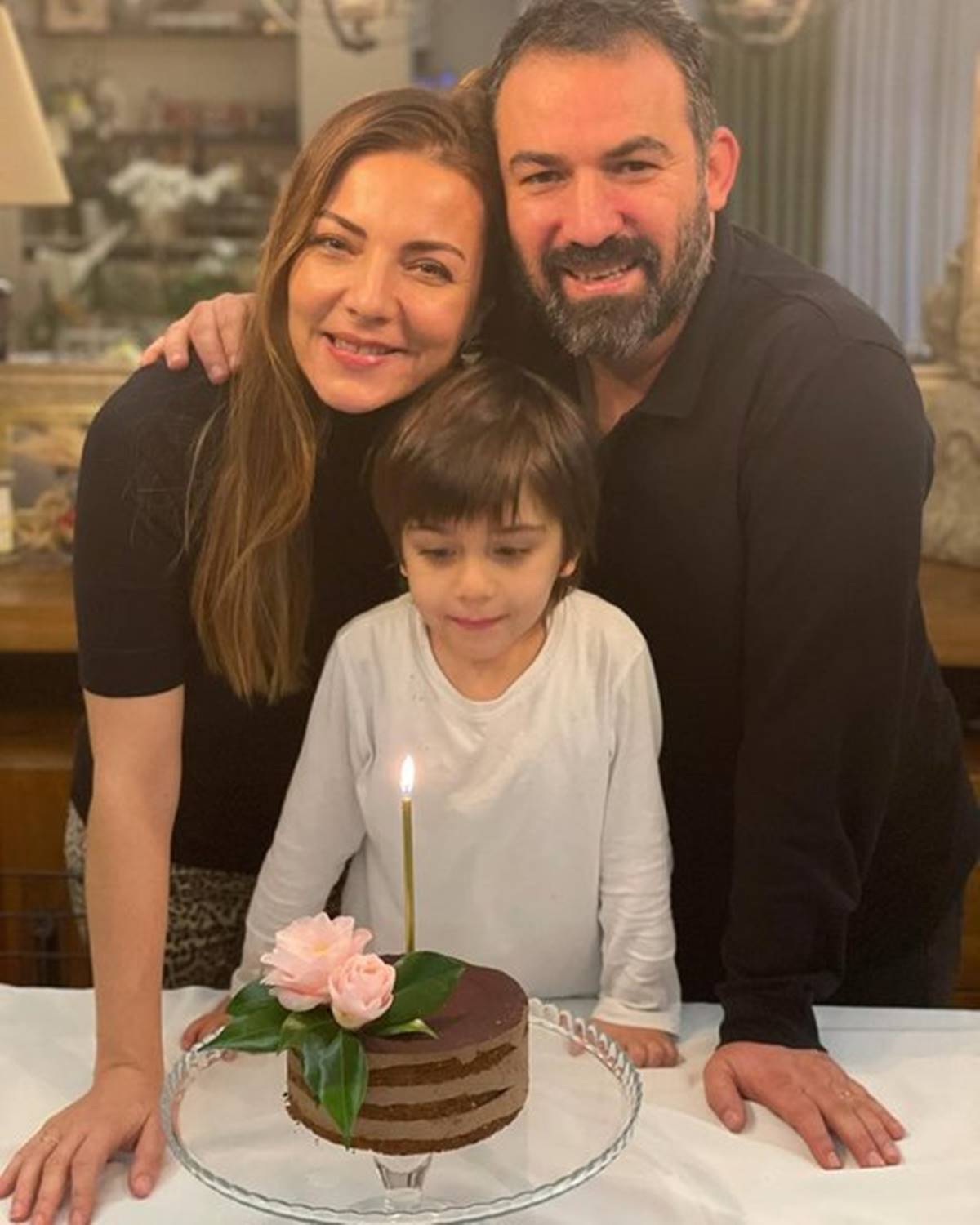 burcu-kara-esi-ve-cocuklari