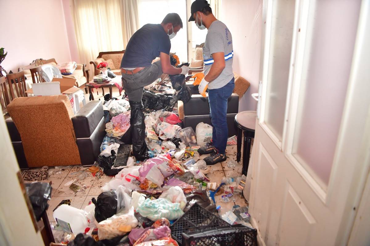 adanada-bir-evden-20-ton-cop-cikti-3