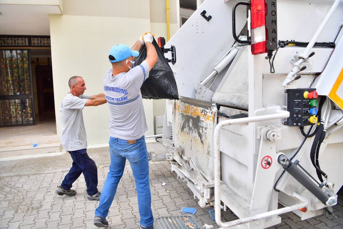 adanada-bir-evden-20-ton-cop-cikti-5