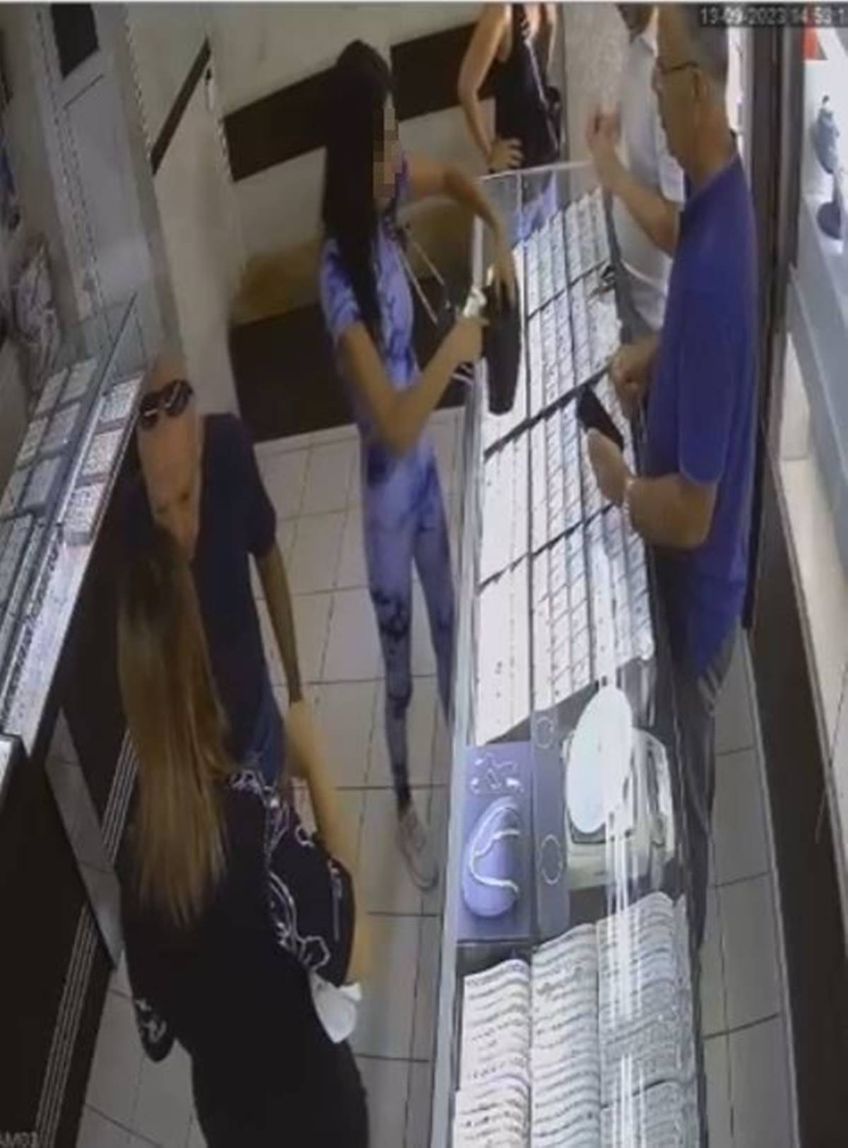 kuyumcuya-sahte-altin-satmaya-calistilar-polis-lafini-duyunca-topukladilar-2