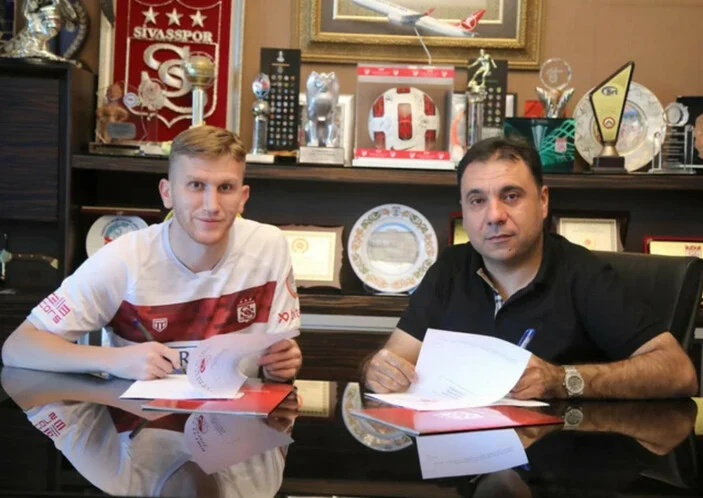 buyuk-umutlarla-transfer-edilmisti-fenerbahce-o-futbolcuyla-yollari-a-451dc995-w1200xh850